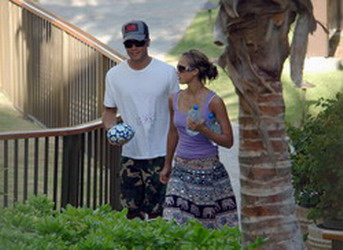 Srie de photos # 01 de Jessica Alba sur la plage